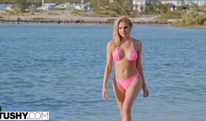 Il primo debutto anale esclusivo di Kenzie Anne su TUSHY