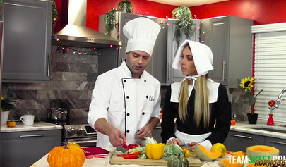 Garganta profunda en la cocina de Khloe Kapri Anal