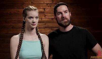 Erin Everheart: Atada y con garganta profunda