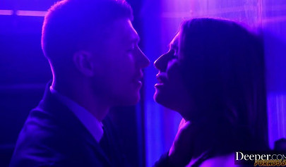 Ashley Lanes frecher Anal-Dildo-Ritt und Deepthroat