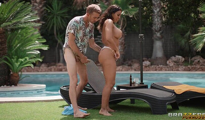 O grande dia de Luna Star: sol, diversão e sexo anal com Danny D.