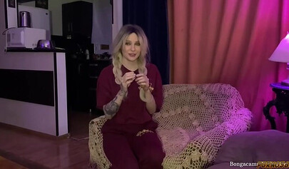 La demi-sœur Poshspice reçoit sa première leçon de plug anal