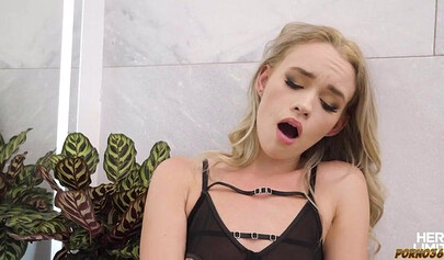 Chloe Kingsley shows her anal skills with a dildo and a Frenchman.