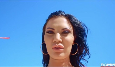 Double pénétration hardcore et fellation anale de Jasmine Jae