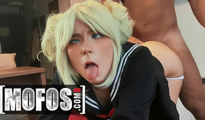 Petite Sweetie Fox loses her virginity in cosplay anal action