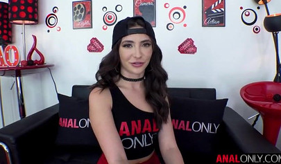 Stunner Jane Wilde gets her booty fingered and dicked