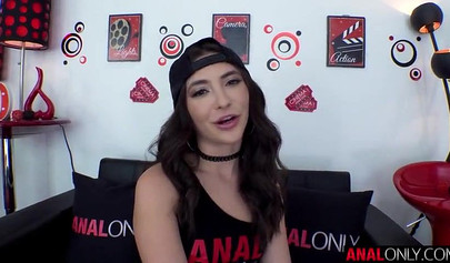 Stunner Jane Wilde gets her booty fingered and dicked