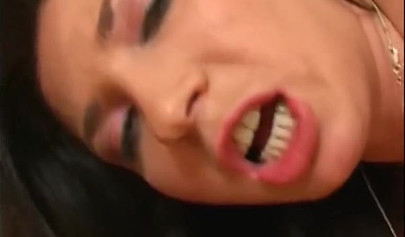 A sexy MILF wife enjoys anal play