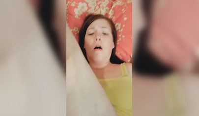 Milf brunette with big ass enjoys amateur anal play